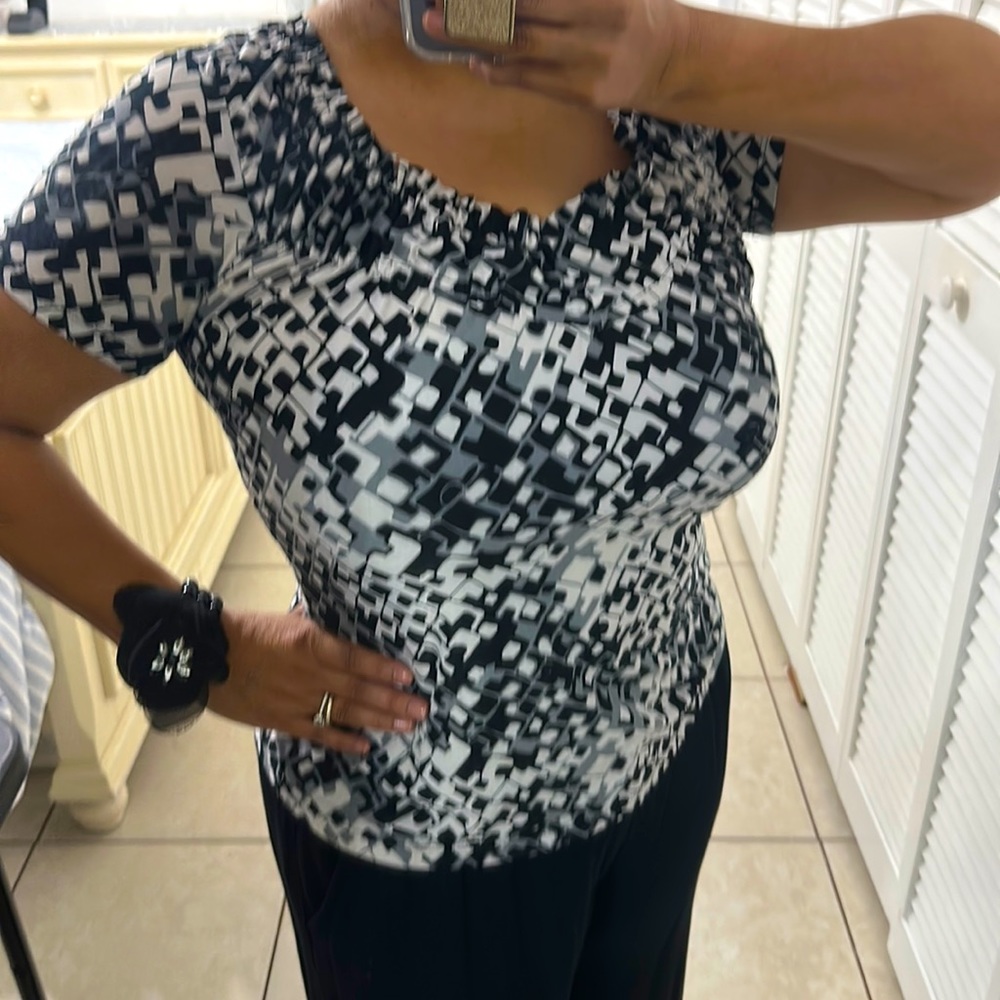 Democracy Platinum Med Rueged Collar Grey, Black, White Digital Pattern Top